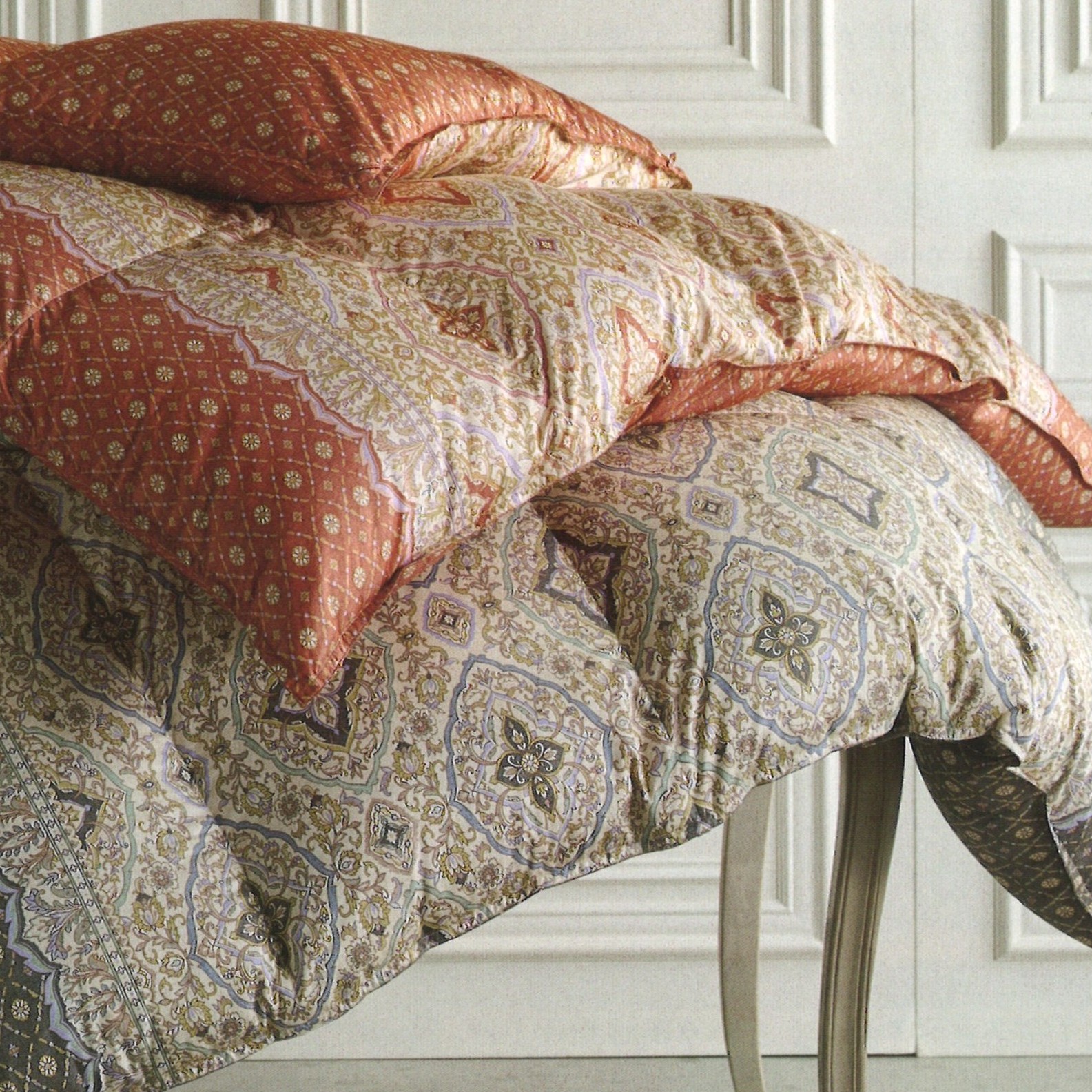 羽毛掛けふとん(アラベスク柄)